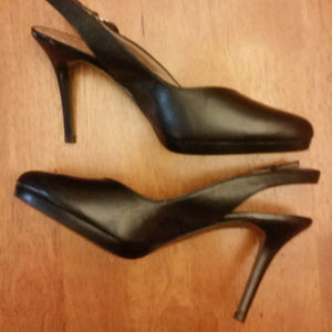 Tahari Classy Black leather shoes 8.5